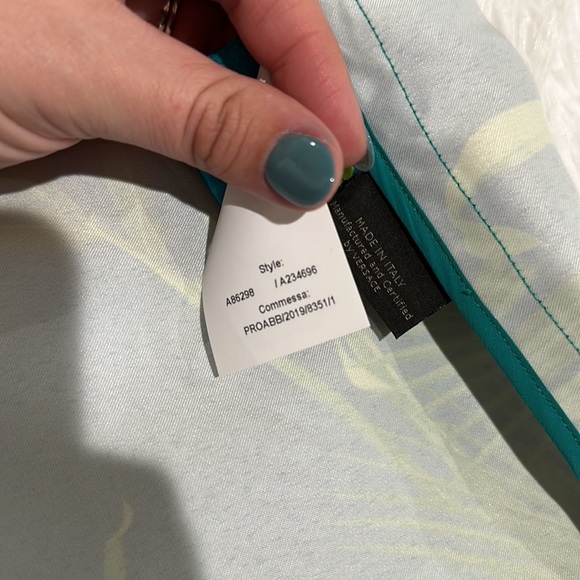 Versace Tropical Print Mini Skirt - Size 44 (US size 10) - Picture 9 of 16